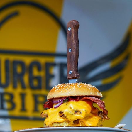 The Greenwich Rooms - Burger & Bird Bar & Restaurant Peacehaven المظهر الخارجي الصورة