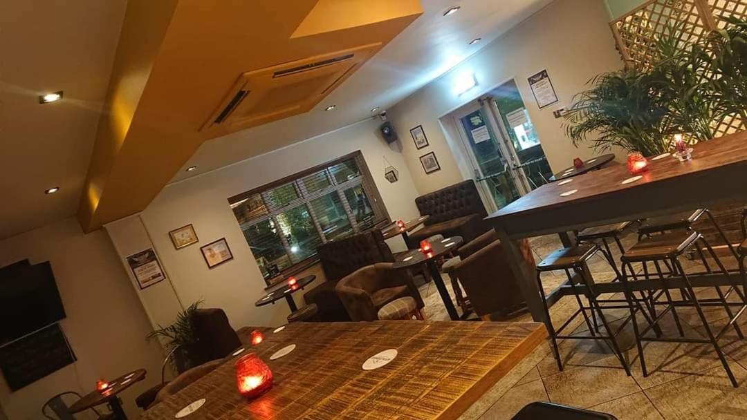 The Greenwich Rooms - Burger & Bird Bar & Restaurant Peacehaven المظهر الخارجي الصورة
